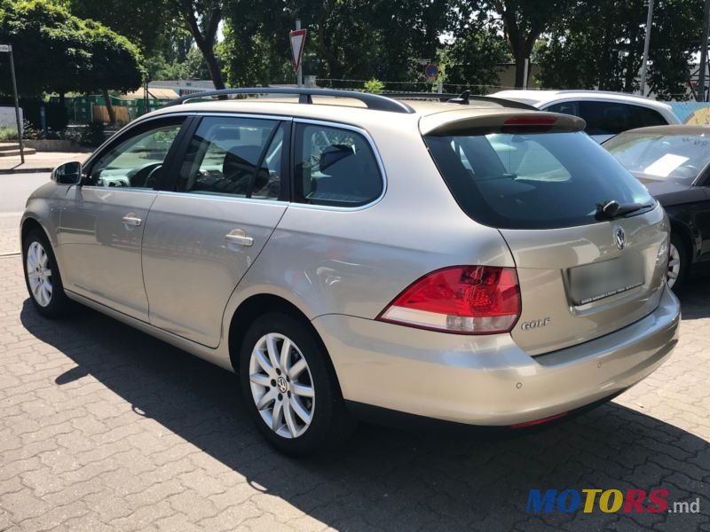 2009' Volkswagen Golf photo #2