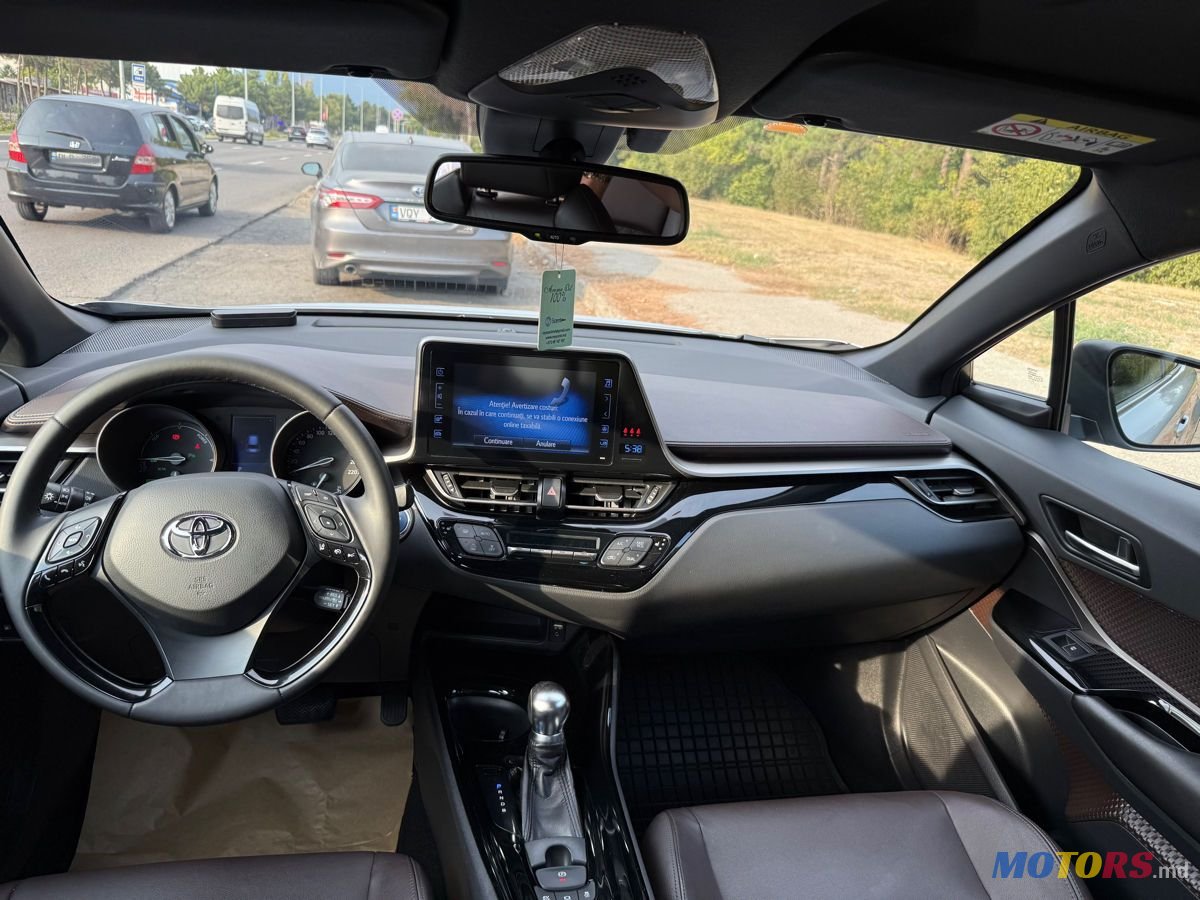 2018' Toyota C-HR photo #2