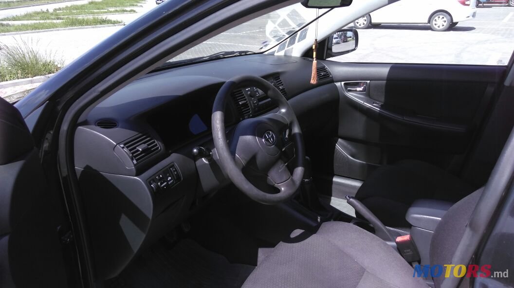 2005' Toyota Corolla photo #2