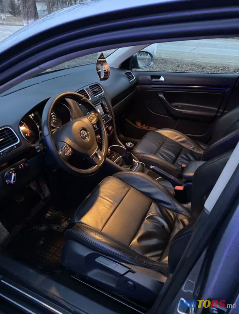 2010' Volkswagen Golf photo #6