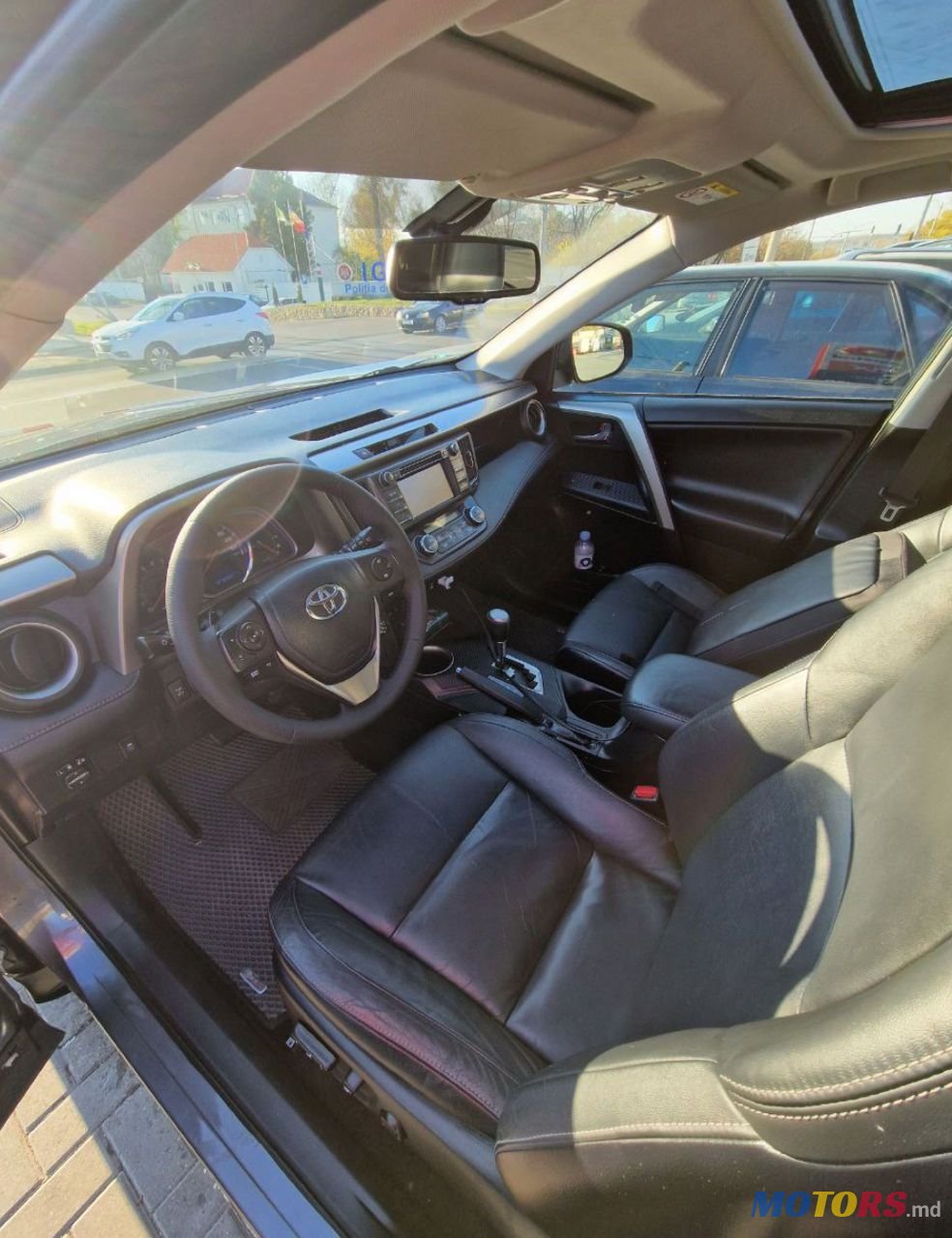 2013' Toyota RAV4 photo #3