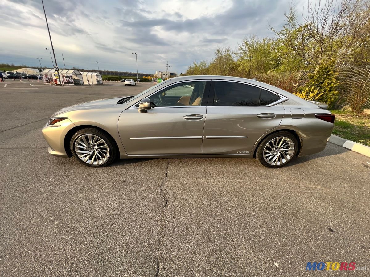 2021' Lexus Es Series photo #4