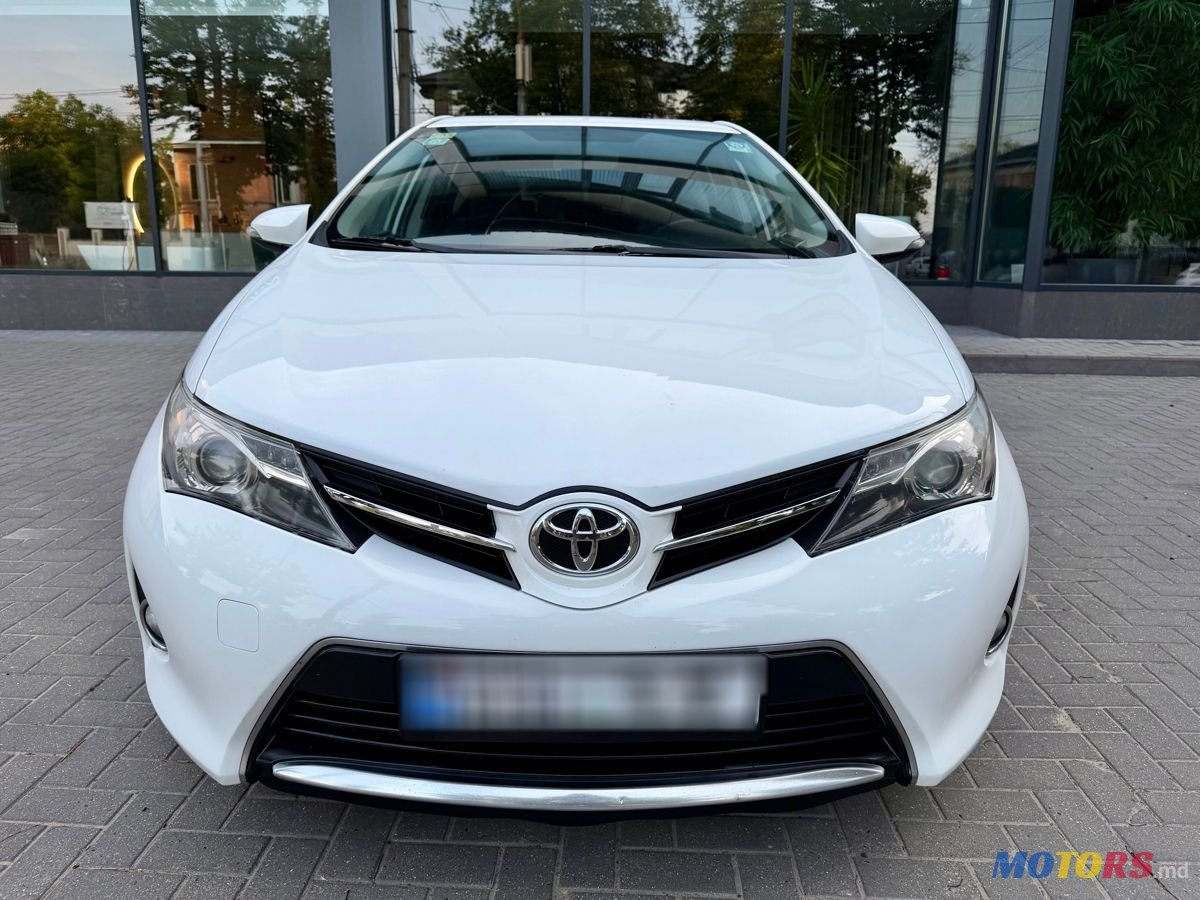 2014' Toyota Auris photo #2