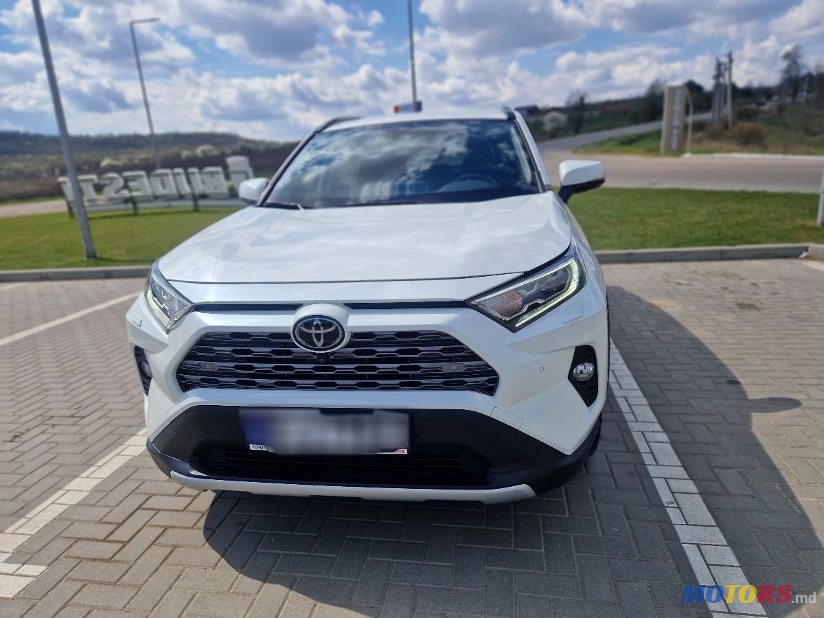 2019' Toyota RAV4 photo #1