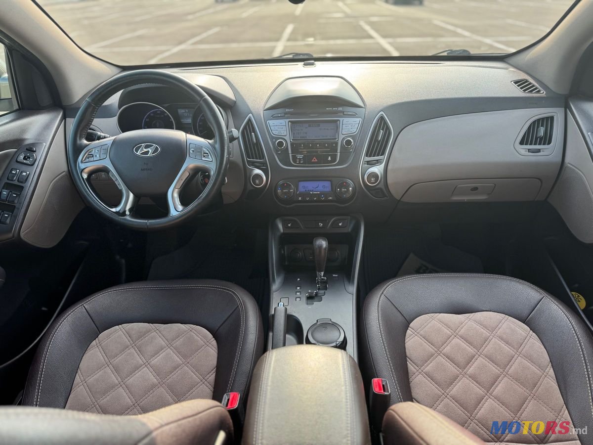 2010' Hyundai Tucson photo #5