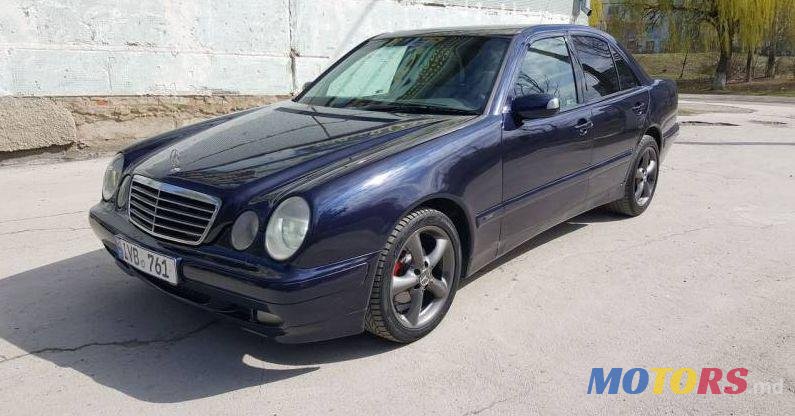 2001' Mercedes-Benz E photo #1