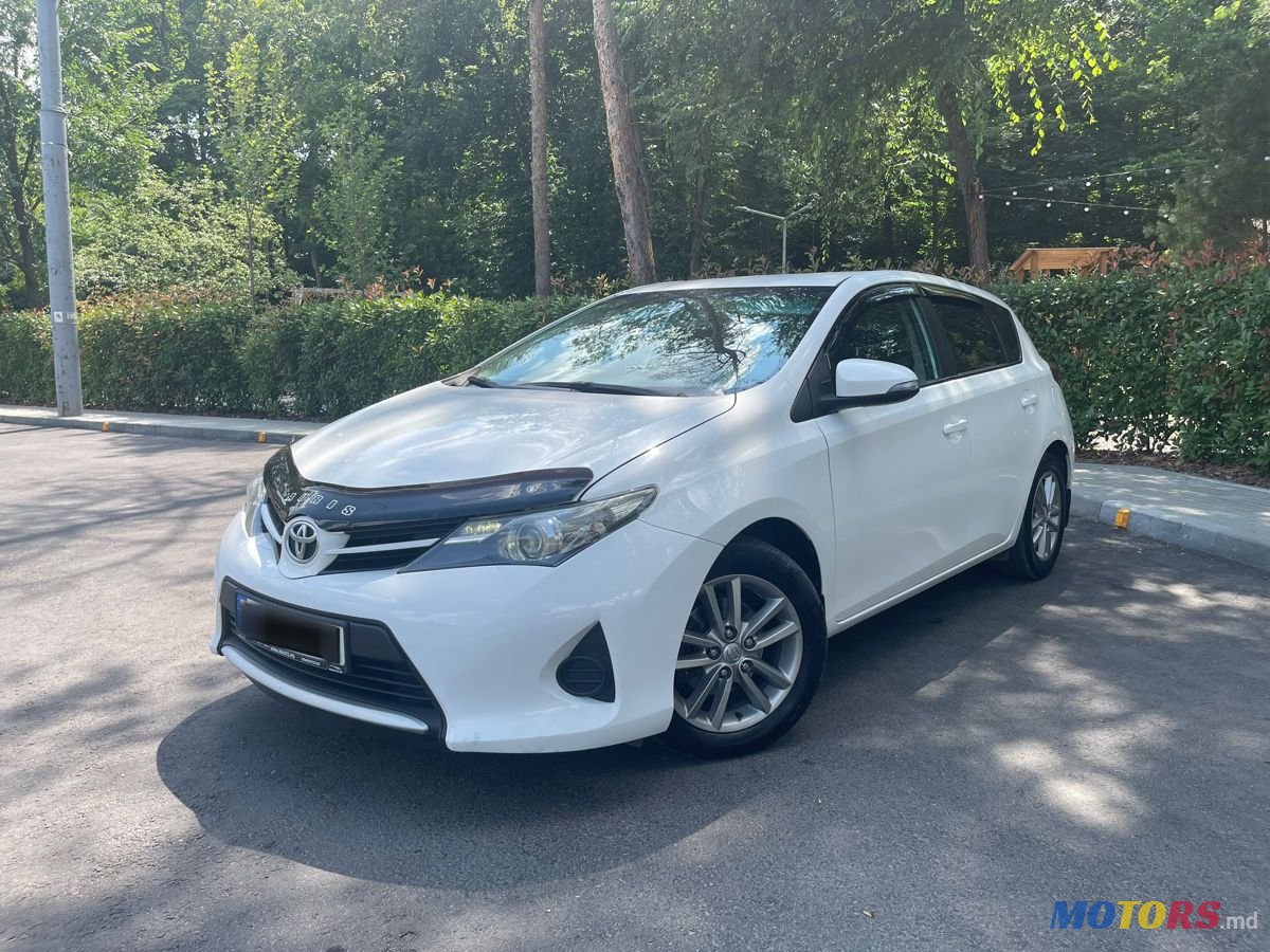2014' Toyota Auris photo #1