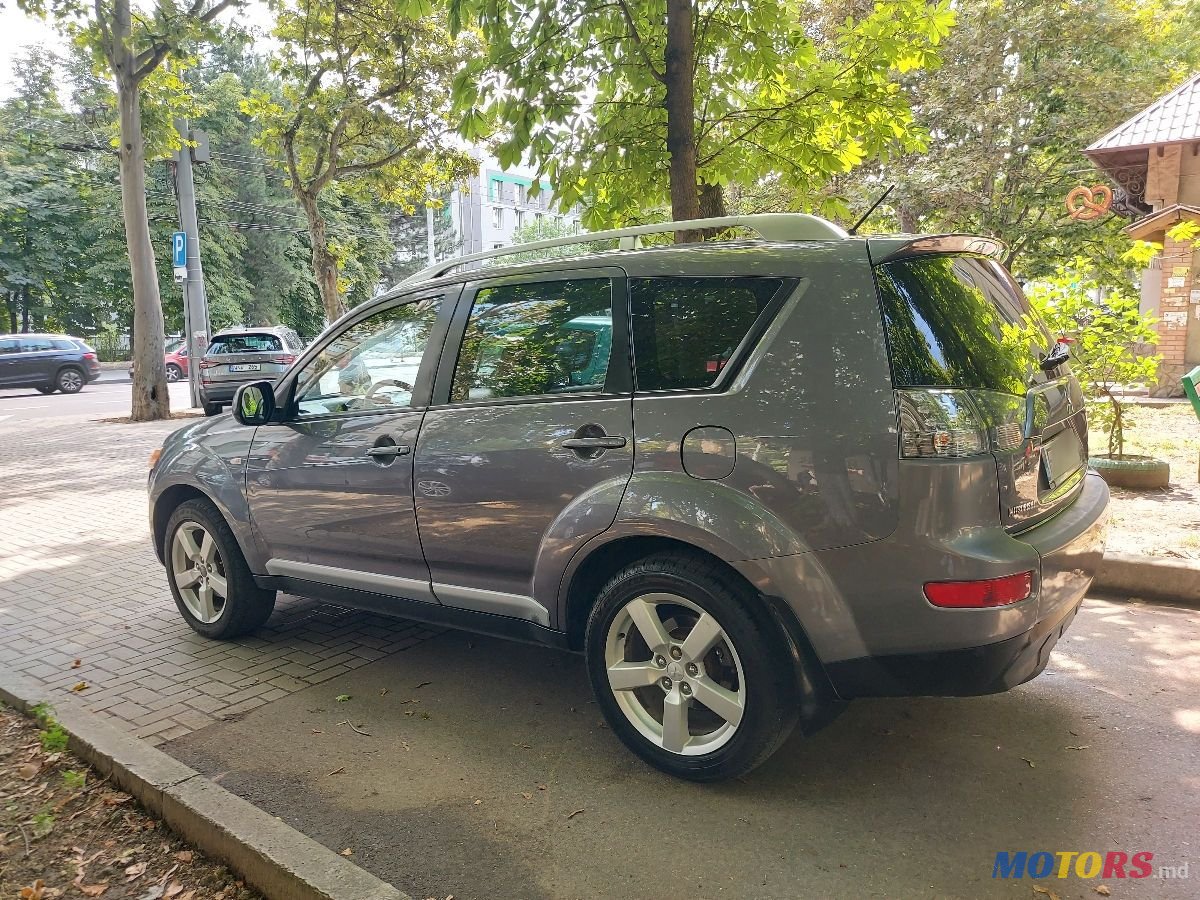 2008' Mitsubishi Outlander photo #1