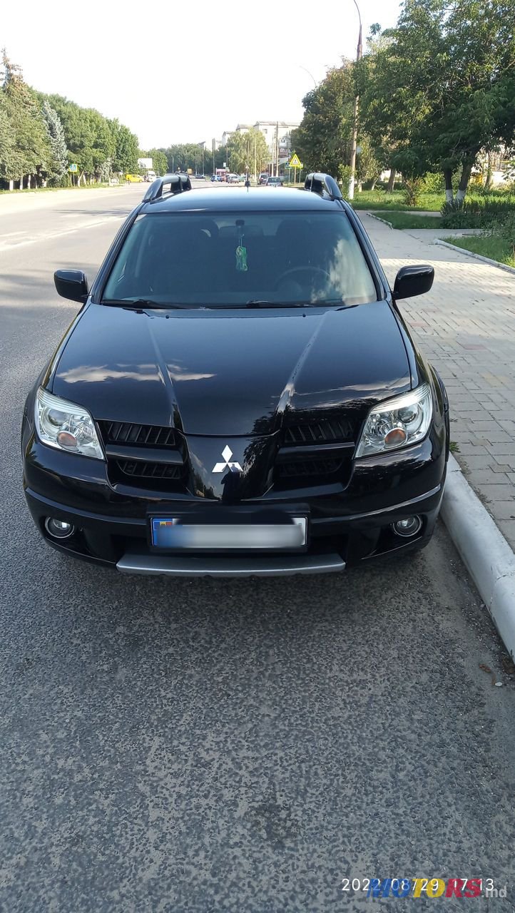 2009' Mitsubishi Outlander photo #3