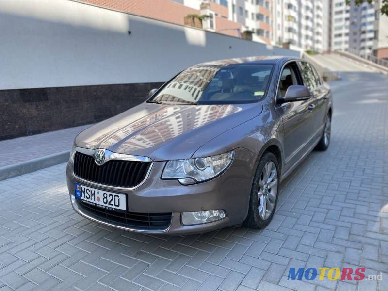 2011' Skoda Superb photo #4