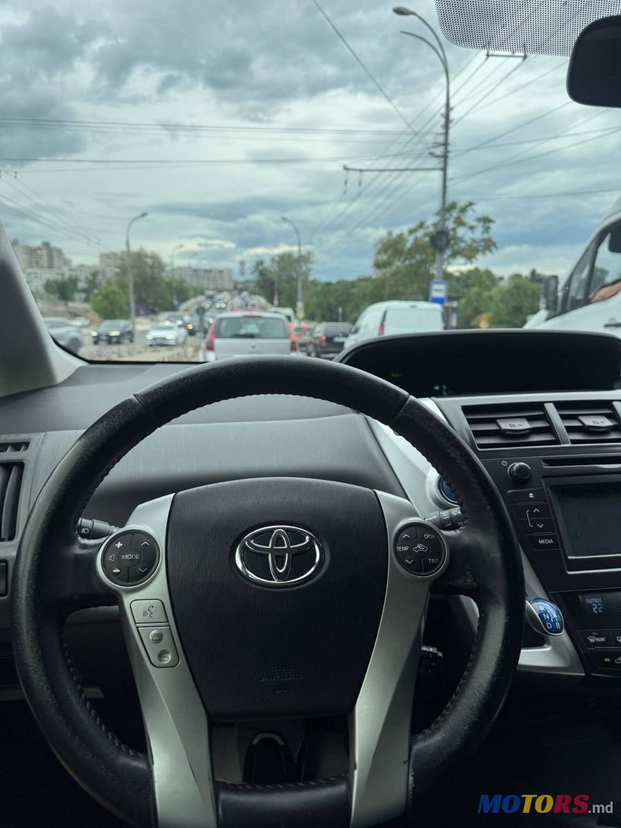 2015' Toyota Prius + photo #3