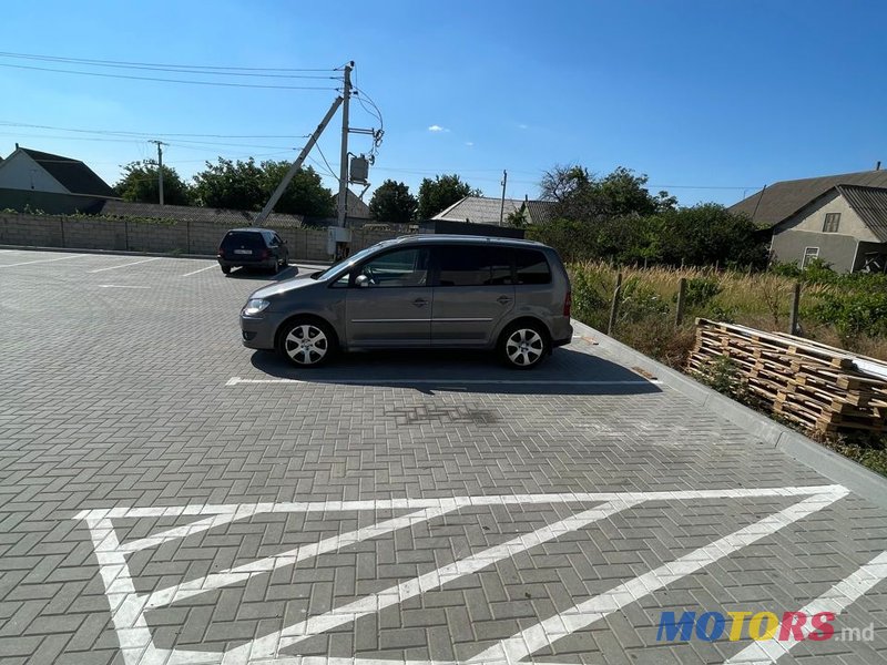 2007' Volkswagen Touran photo #2