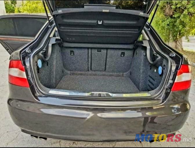 2011' Skoda Superb photo #4