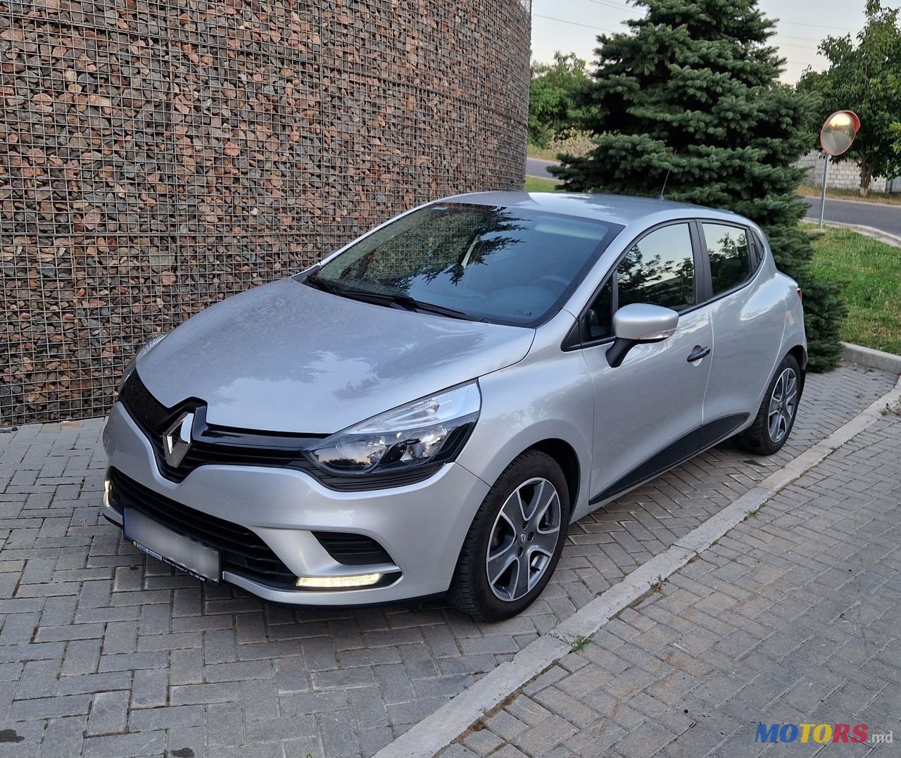 2019' Renault Clio photo #2