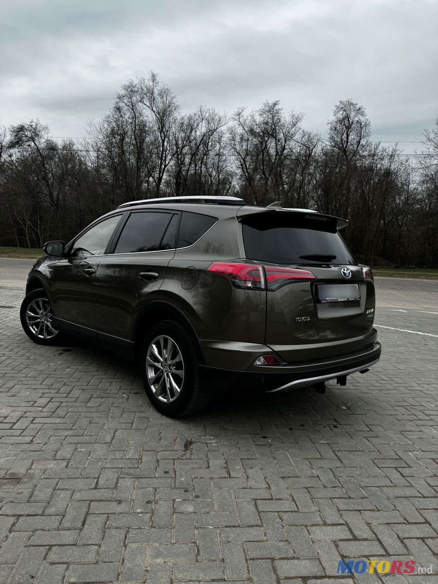 2016' Toyota RAV4 photo #2