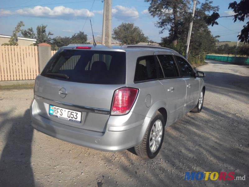 2005' Opel Astra photo #2