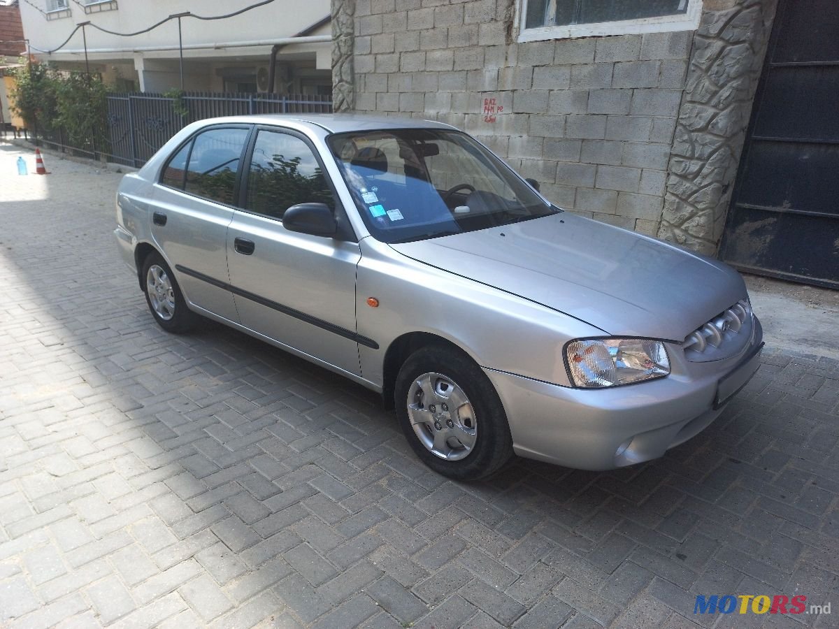 2002' Hyundai Accent photo #4