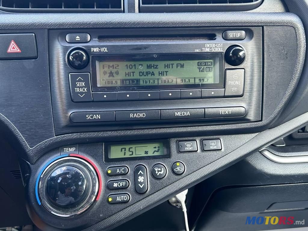 2014' Toyota Prius c photo #5