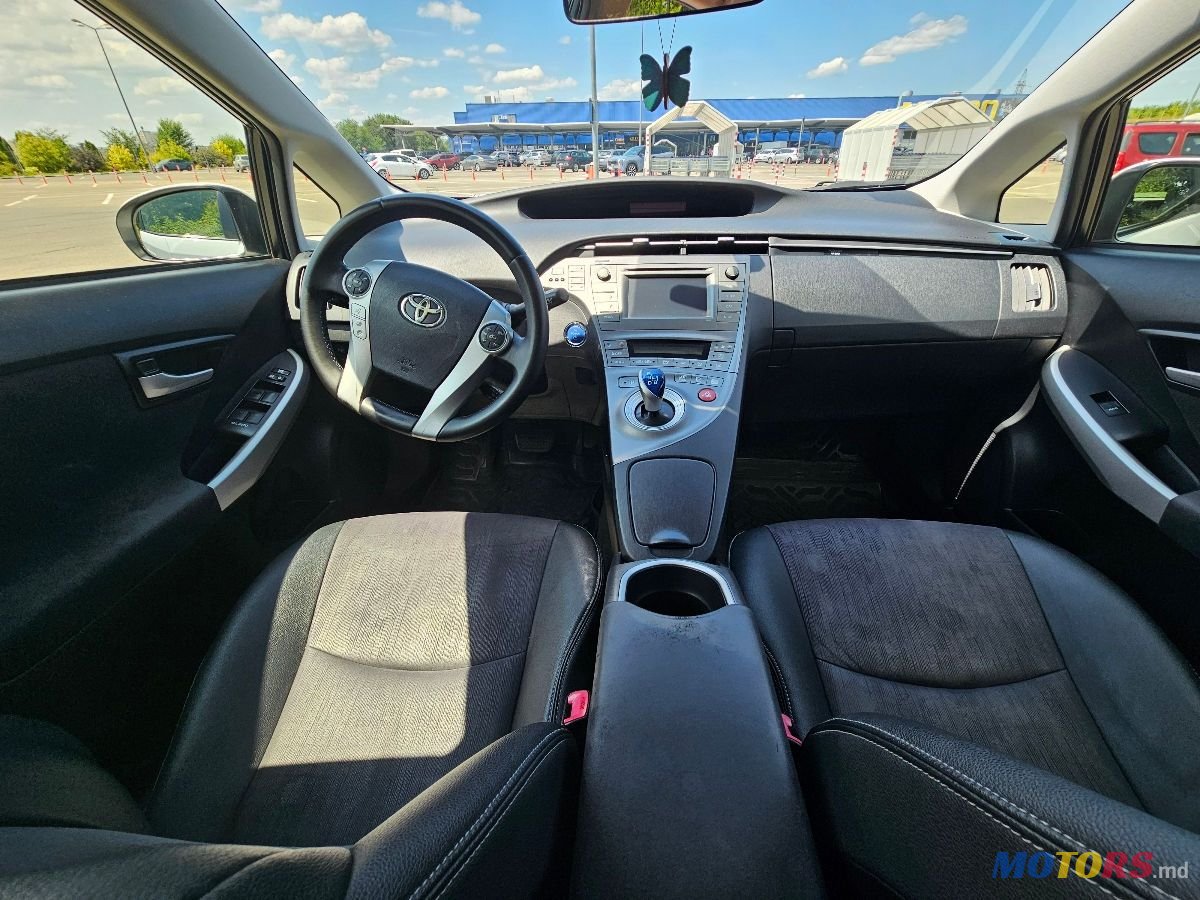2012' Toyota Prius photo #6