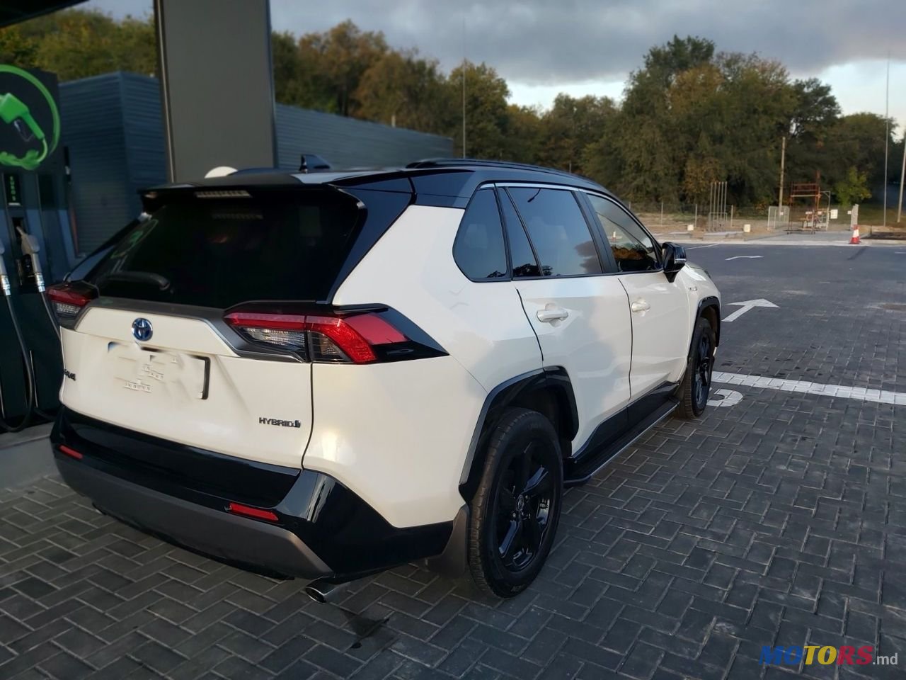 2020' Toyota RAV4 photo #6