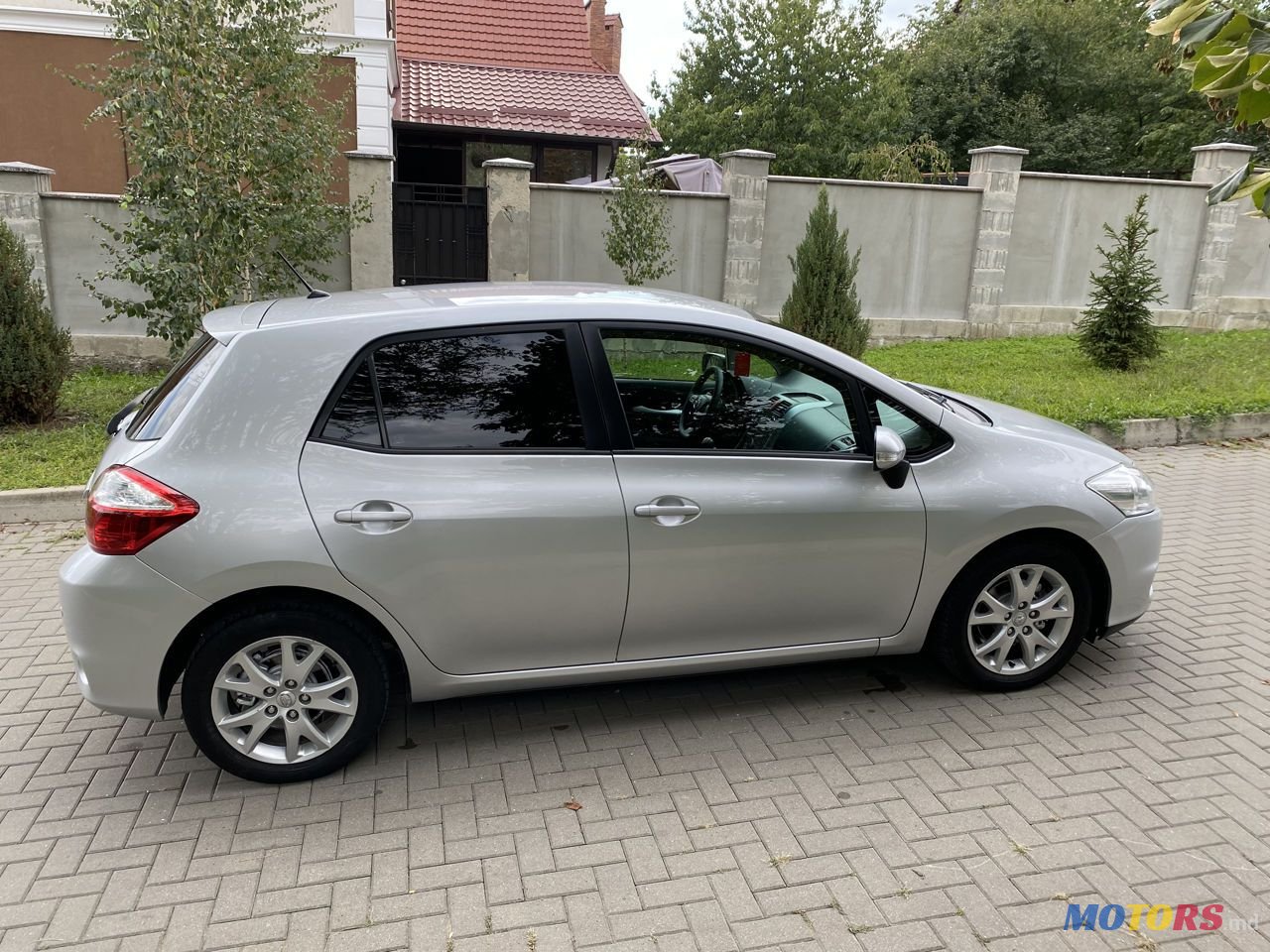 2011' Toyota Auris photo #4