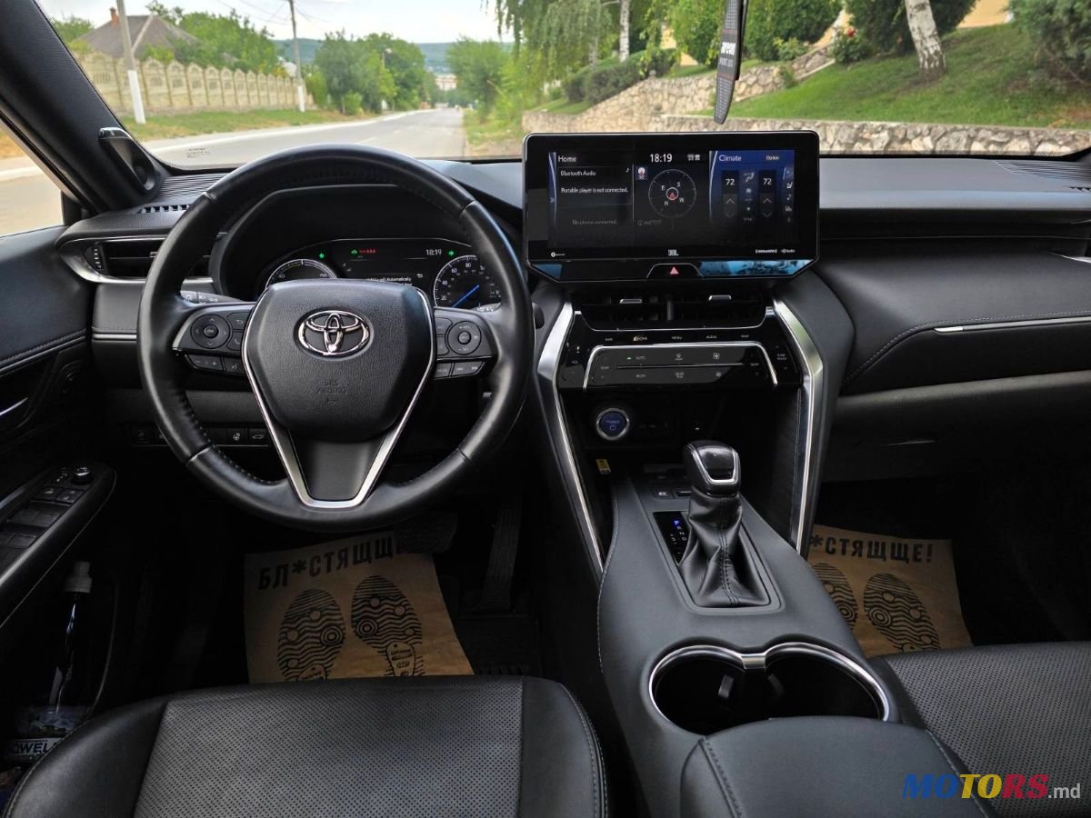 2021' Toyota Venza photo #2