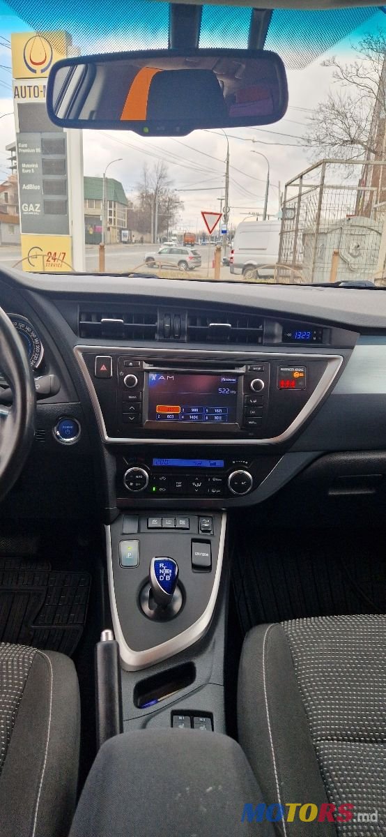 2013' Toyota Auris photo #6