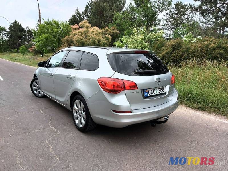 2012' Opel Astra photo #6