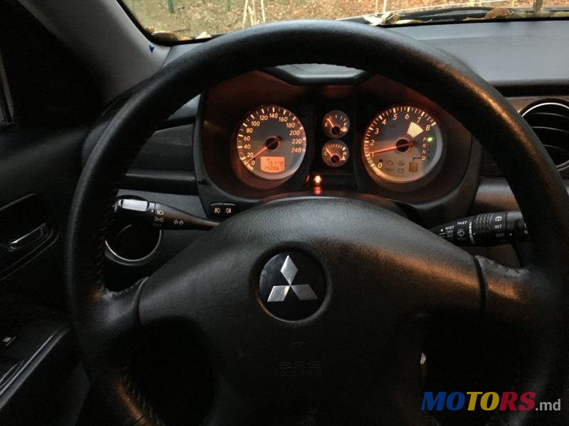 2007' Mitsubishi Outlander photo #3