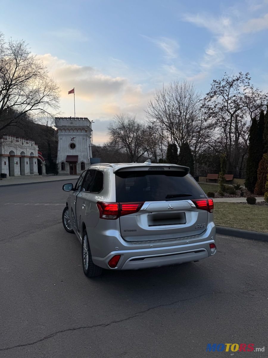 2018' Mitsubishi Outlander photo #4