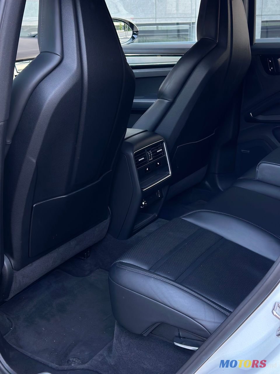 2018' Porsche Cayenne photo #6