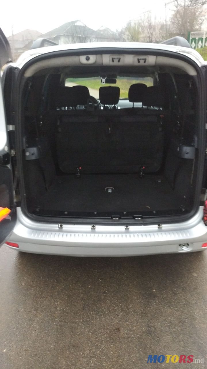 2009' Dacia Logan Mcv photo #5