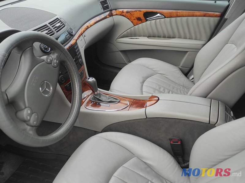 2007' Mercedes-Benz E Класс photo #5