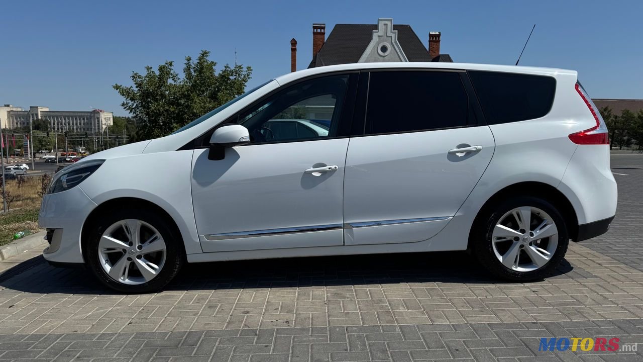 2012' Renault Grand Scenic photo #4