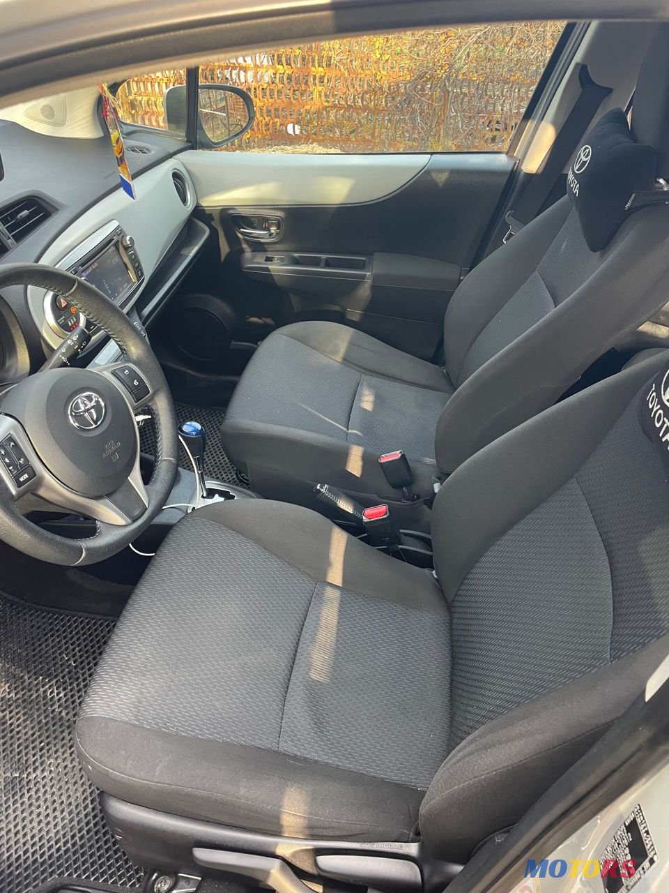 2013' Toyota Yaris photo #5