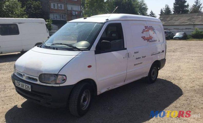 2002' Nissan Serena photo #2