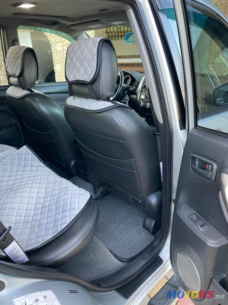 2005' Toyota RAV4 photo #5