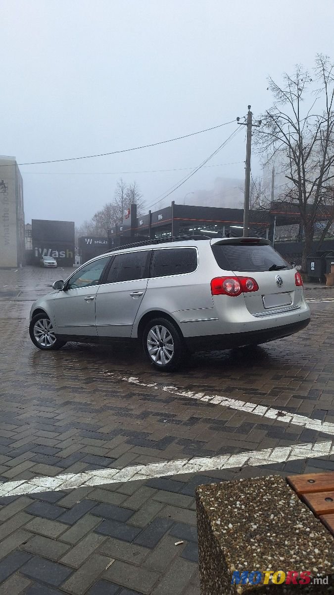 2010' Volkswagen Passat photo #4