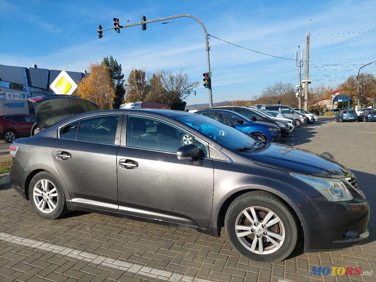 2011' Toyota Avensis photo #5