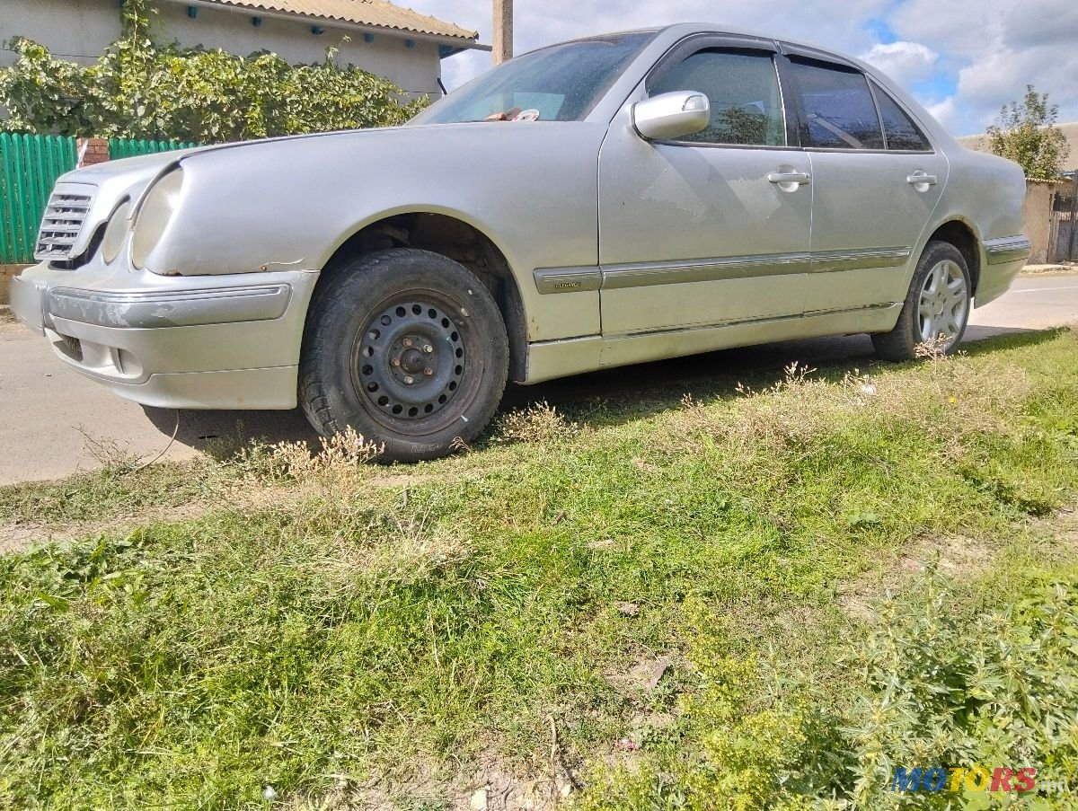 2001' Mercedes-Benz E-Class photo #2