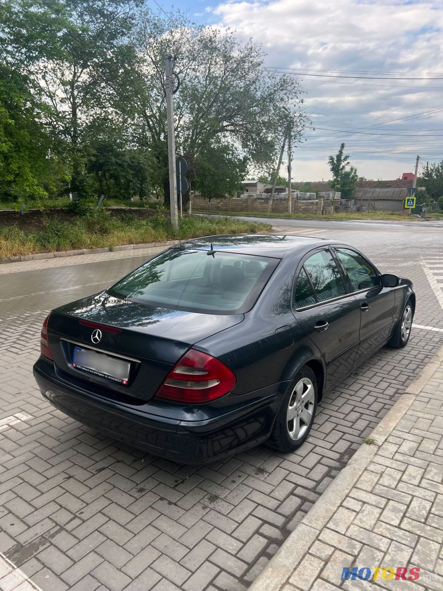 2004' Mercedes-Benz E Класс photo #5