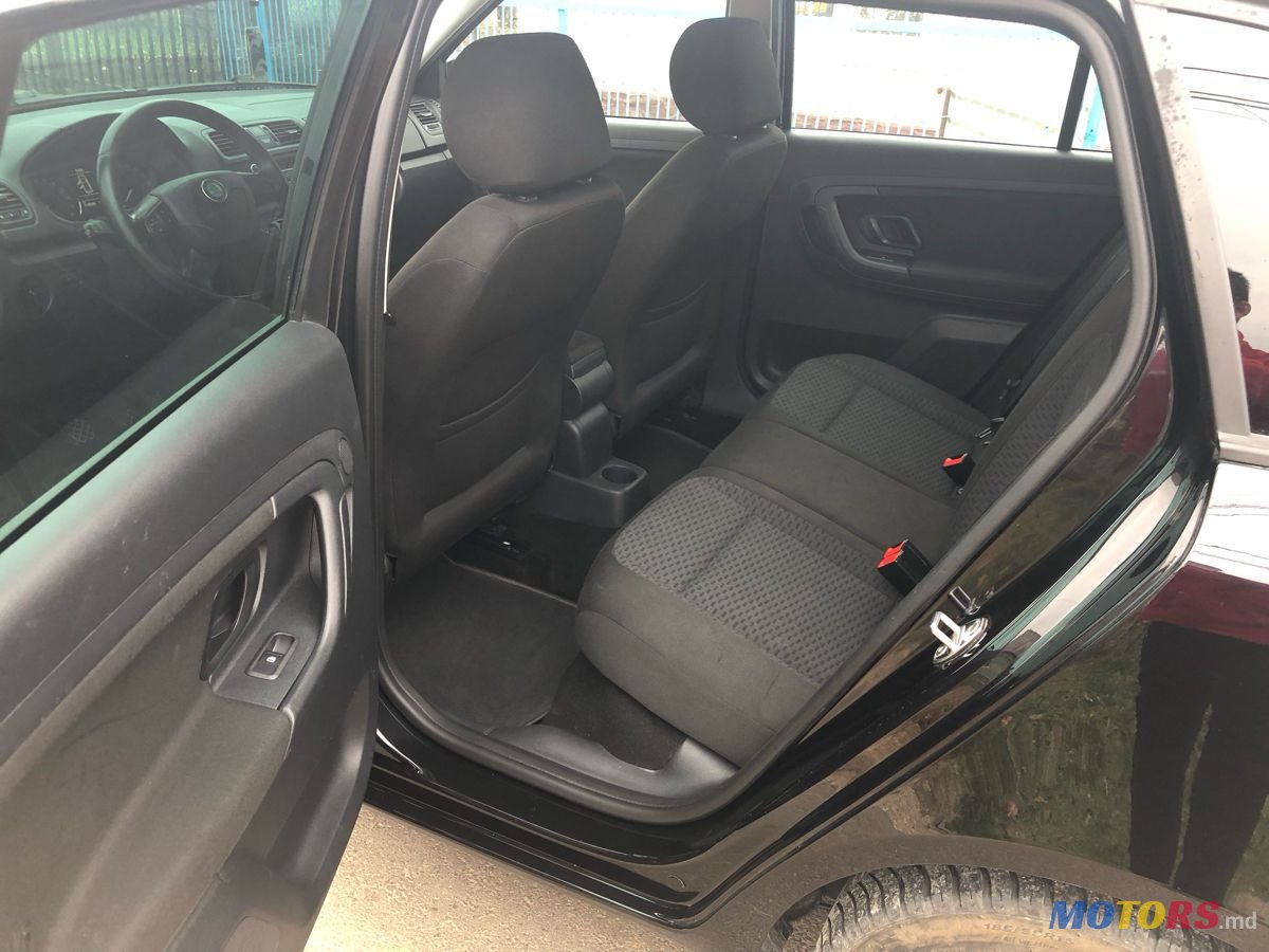 2012' Skoda Fabia photo #2