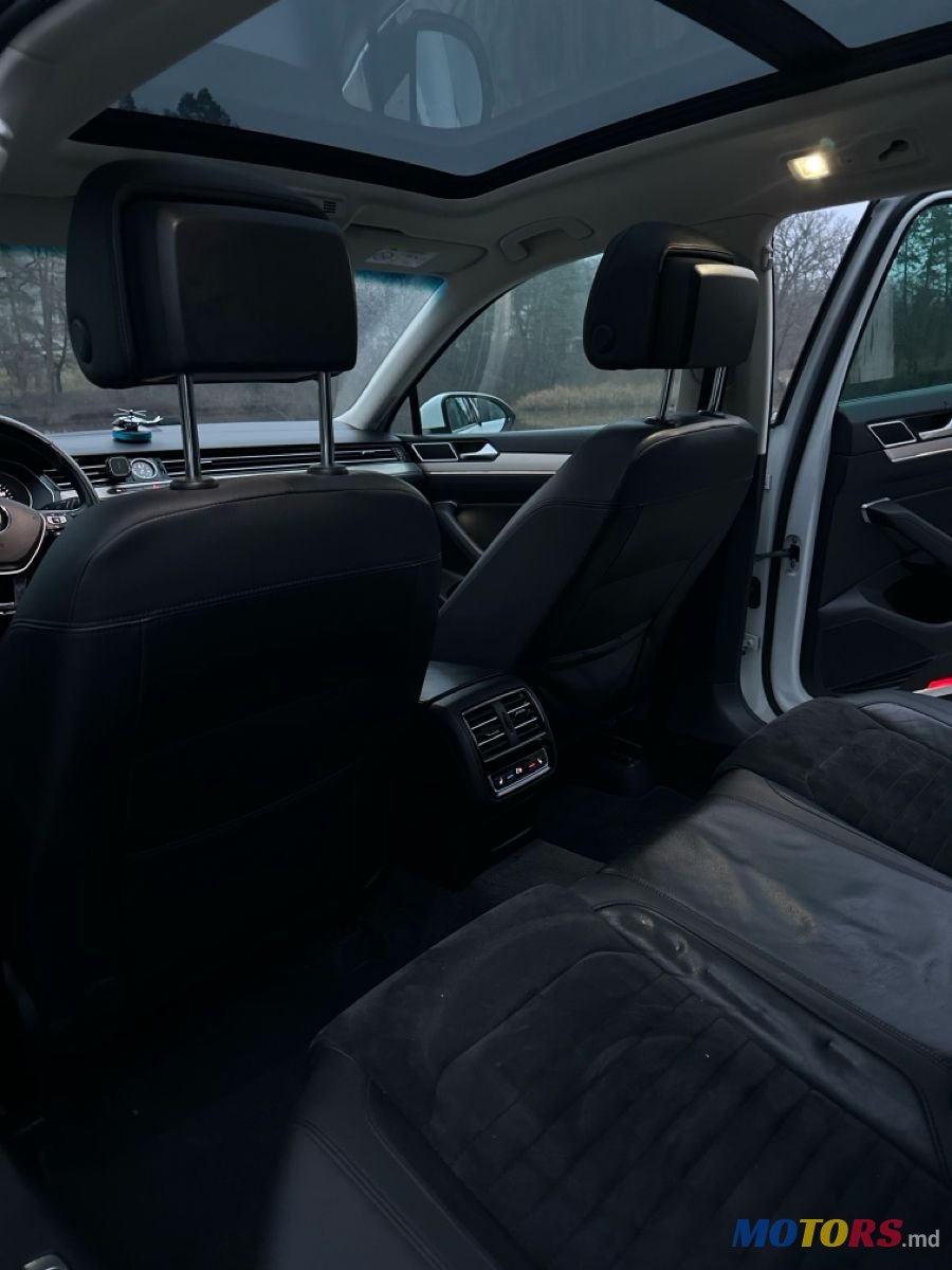 2015' Volkswagen Passat photo #3