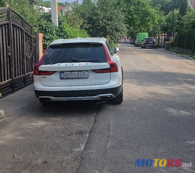 2018' Volvo V90 Cross Country photo #4