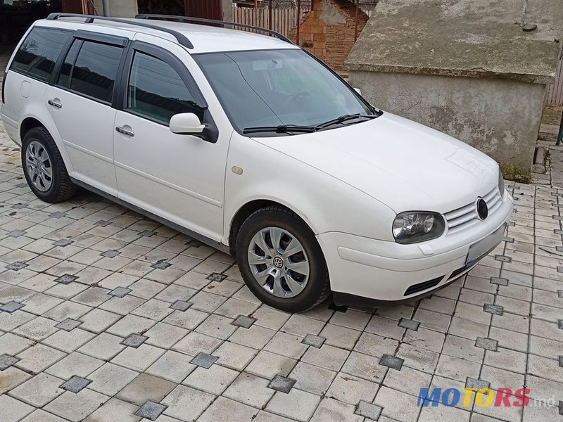 2001' Volkswagen Golf photo #2