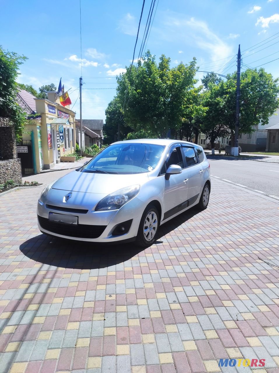2010' Renault Grand Scenic photo #2
