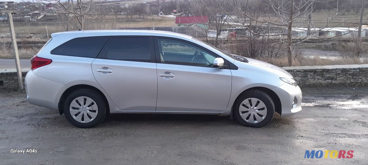 2014' Toyota Auris photo #2