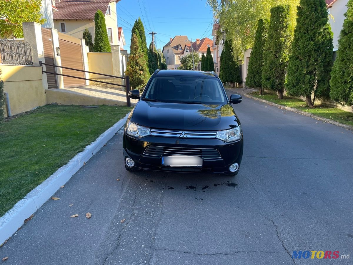 2014' Mitsubishi Outlander photo #1