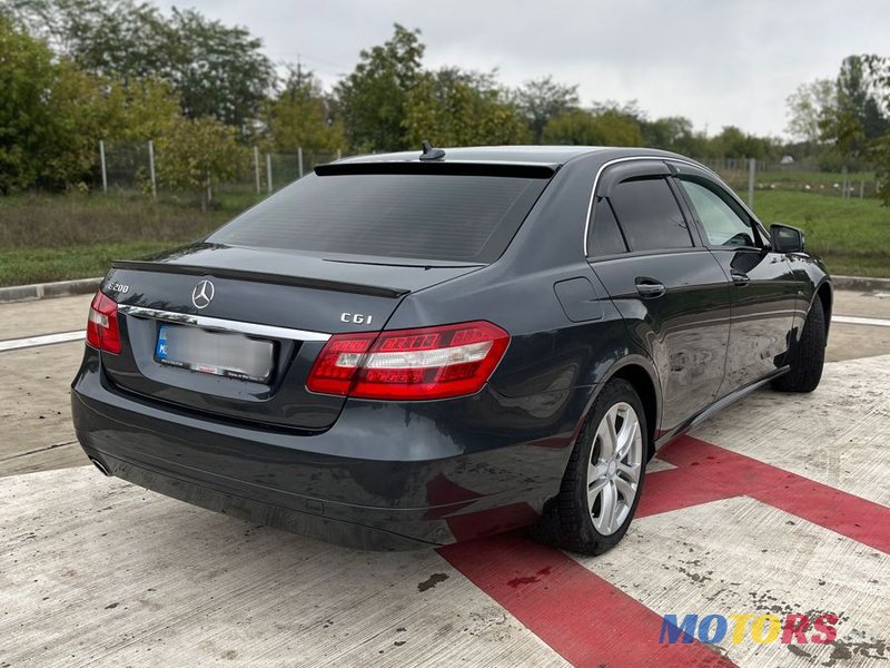 2011' Mercedes-Benz E-Class photo #2