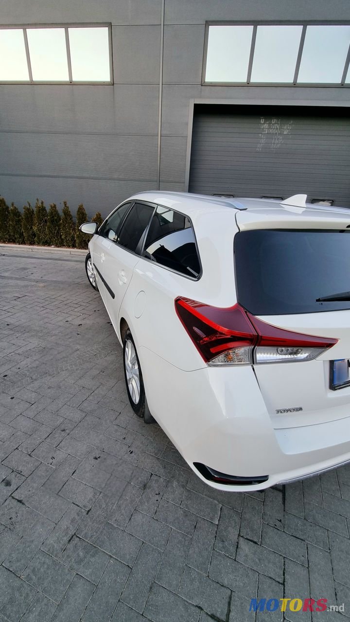 2015' Toyota Auris photo #2